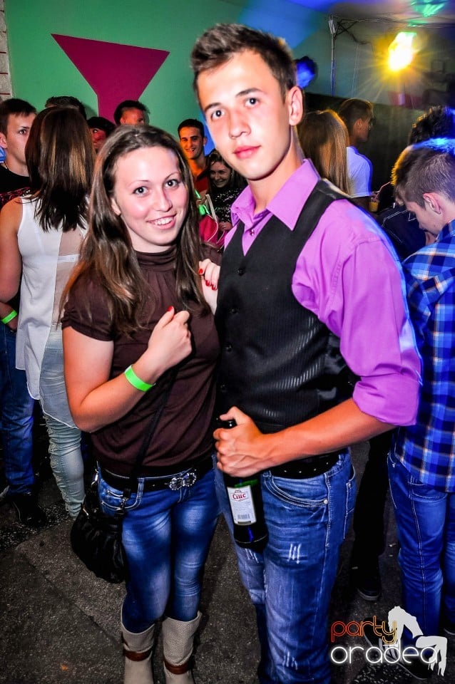 Prom Party, Royal Party House