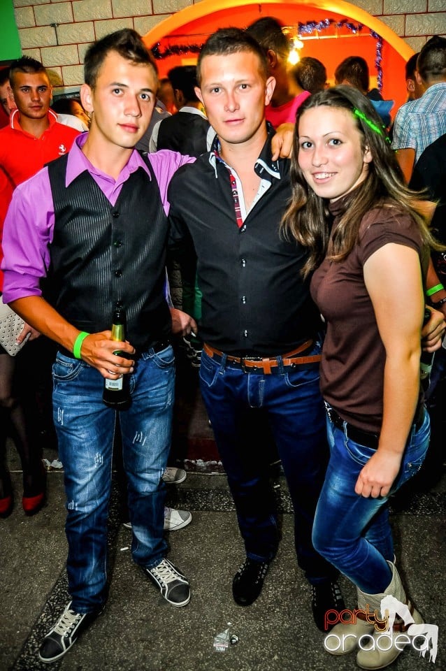 Prom Party, Royal Party House