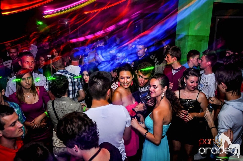 Prom Party, Royal Party House
