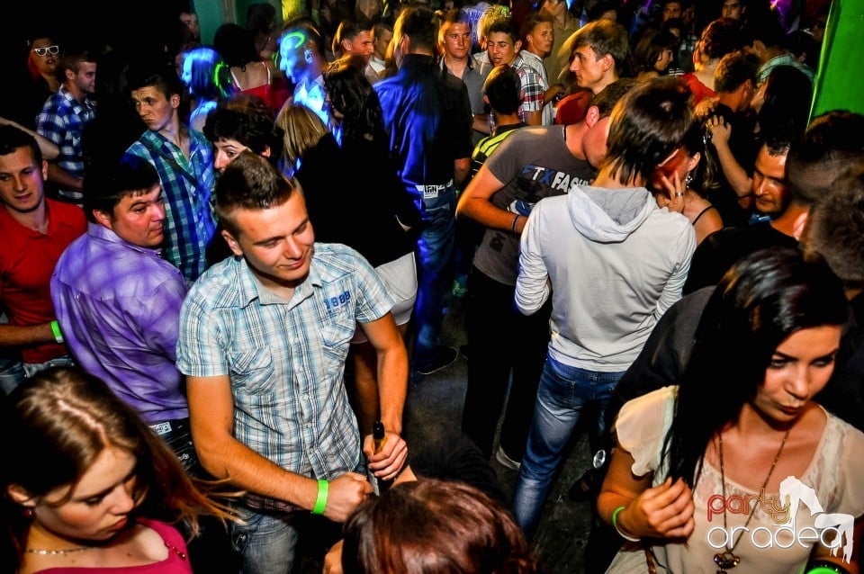 Prom Party, Royal Party House