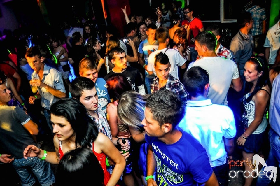 Prom Party, Royal Party House