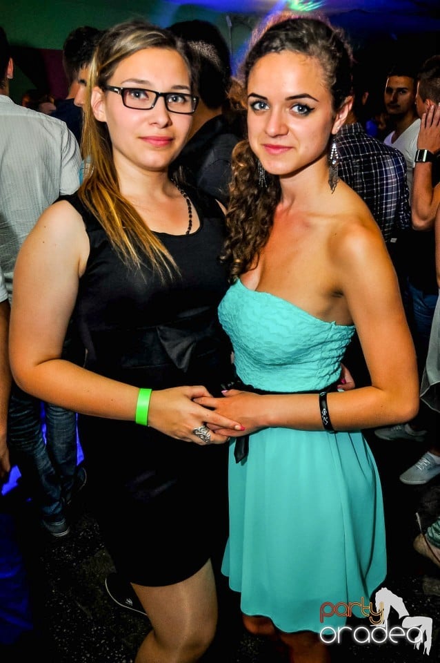 Prom Party, Royal Party House