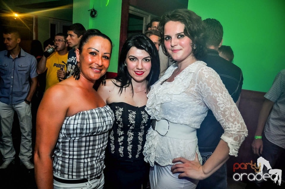 Prom Party, Royal Party House