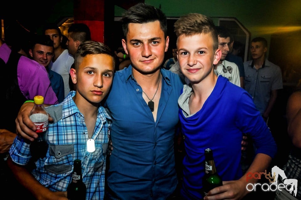 Prom Party, Royal Party House