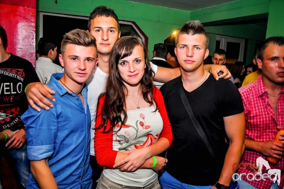 Prom Party, Royal Party House