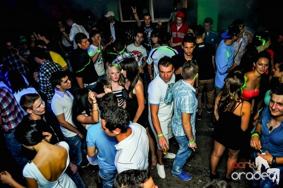 Prom Party, Royal Party House