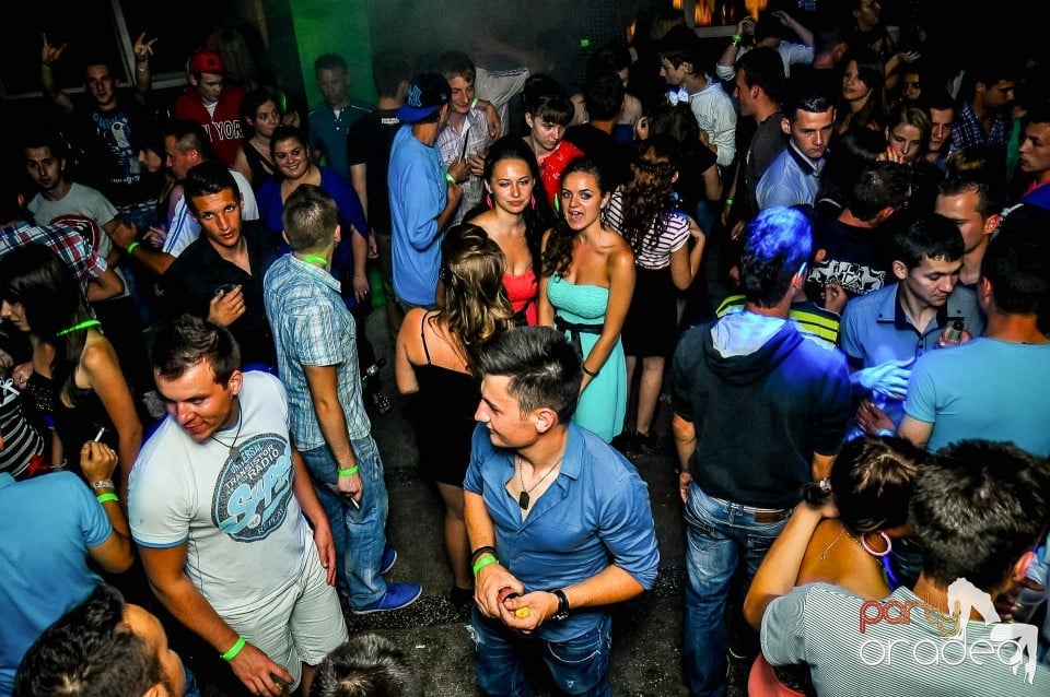 Prom Party, Royal Party House