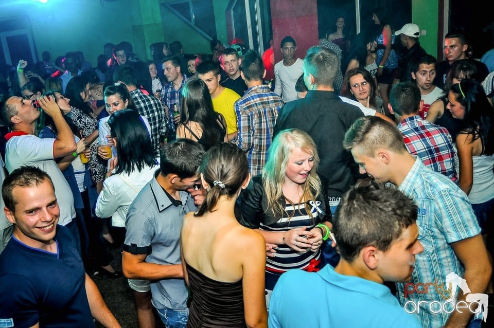 Prom Party, Royal Party House
