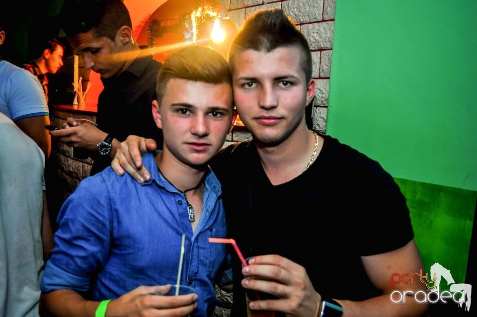 Prom Party, Royal Party House