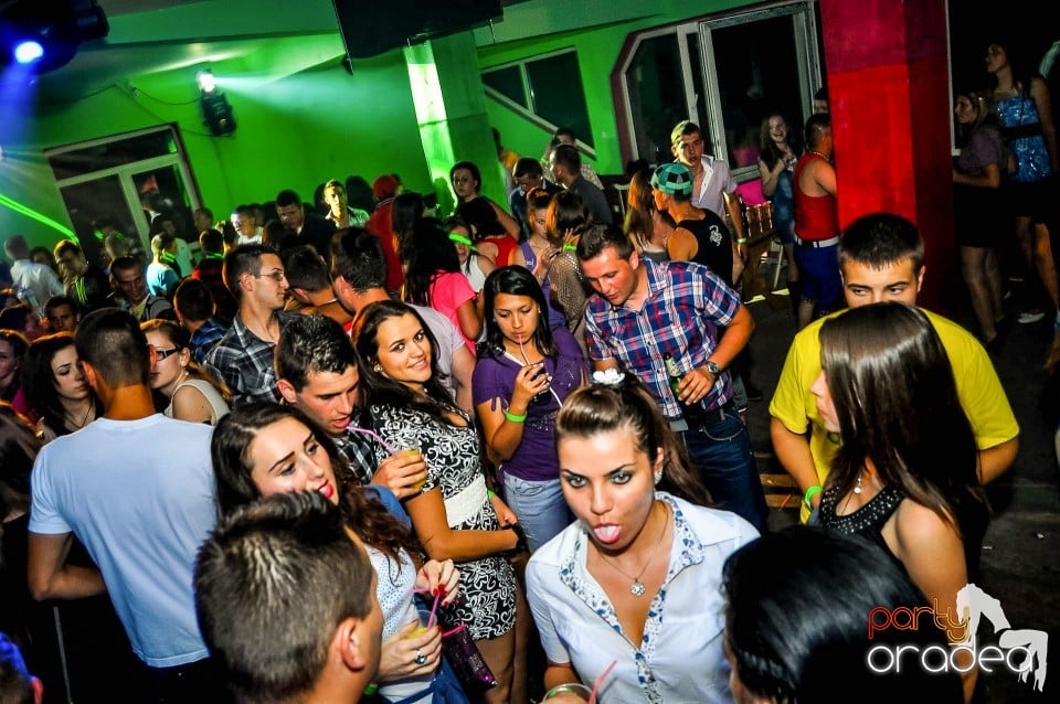 Prom Party, Royal Party House