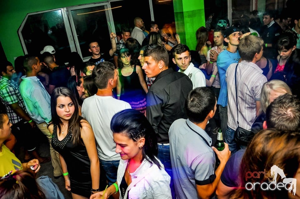 Prom Party, Royal Party House