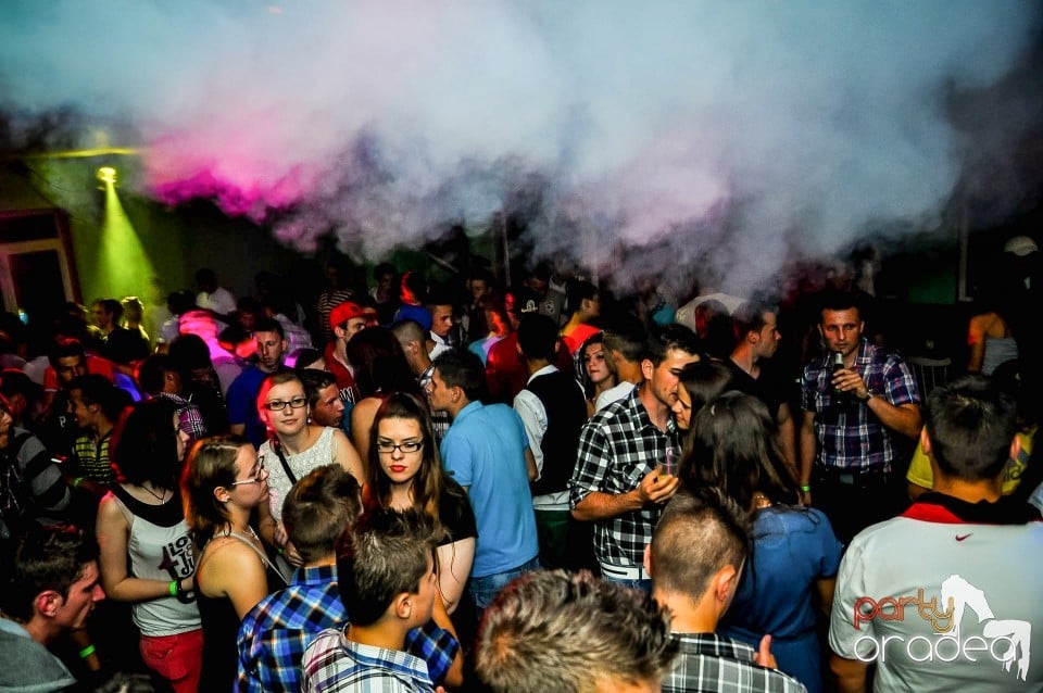 Prom Party, Royal Party House