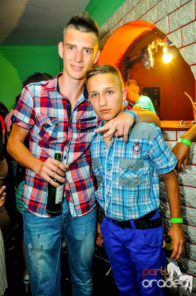 Prom Party, Royal Party House