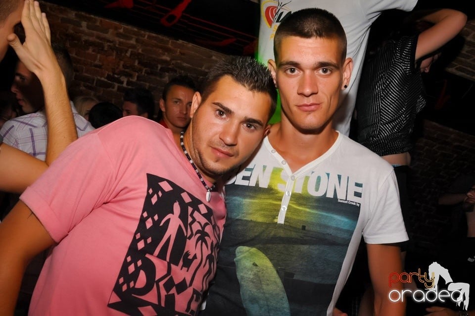 Promo Weekend continuă în Escape, 