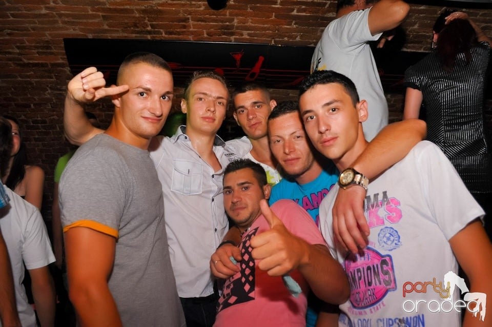 Promo Weekend continuă în Escape, 