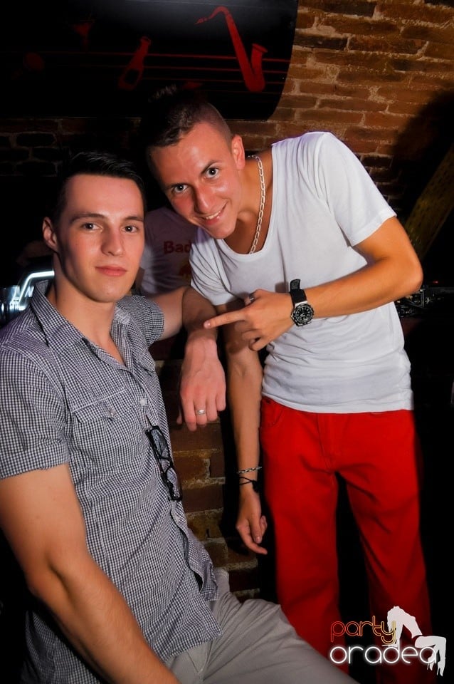 Promo Weekend continuă în Escape, 