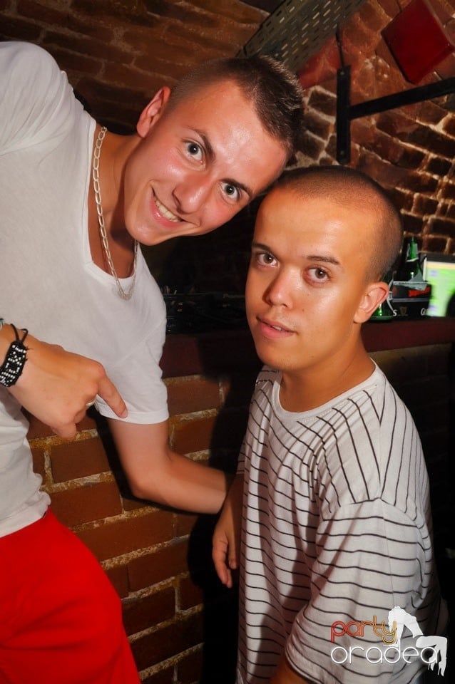 Promo Weekend continuă în Escape, 