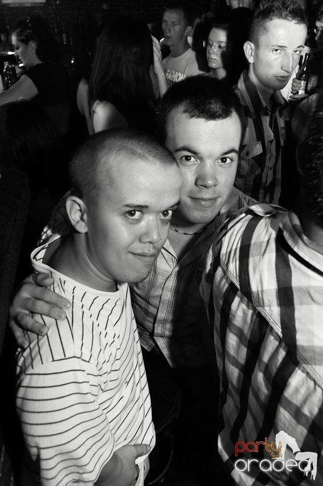 Promo Weekend continuă în Escape, 