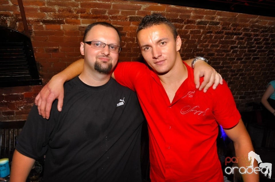 Promo Weekend continuă în Escape, 