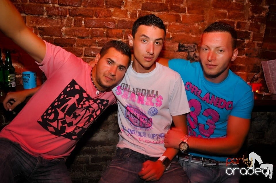 Promo Weekend continuă în Escape, 