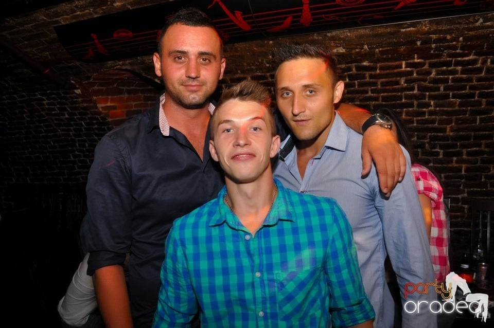 Promo Weekend continuă în Escape, 