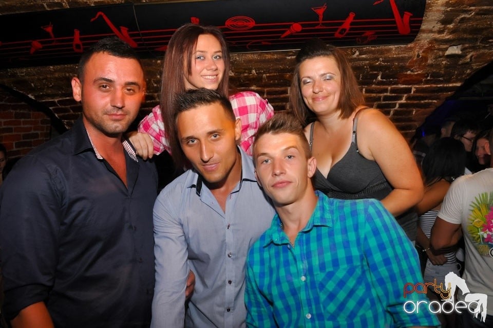 Promo Weekend continuă în Escape, 