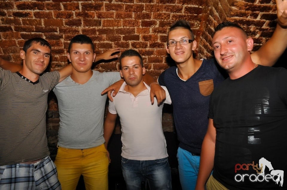 Promo Weekend continuă în Escape, 