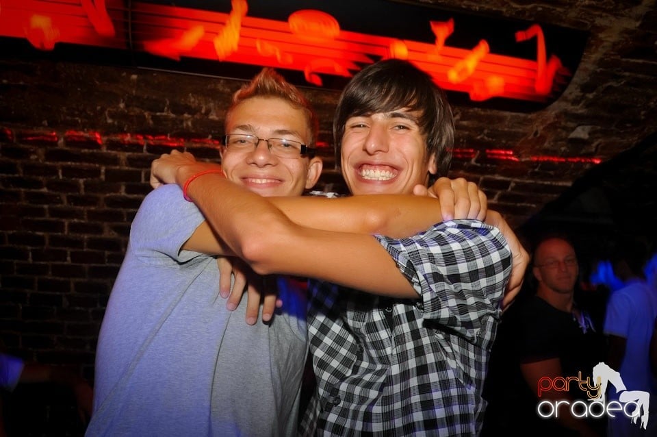 Promo Weekend continuă în Escape, 