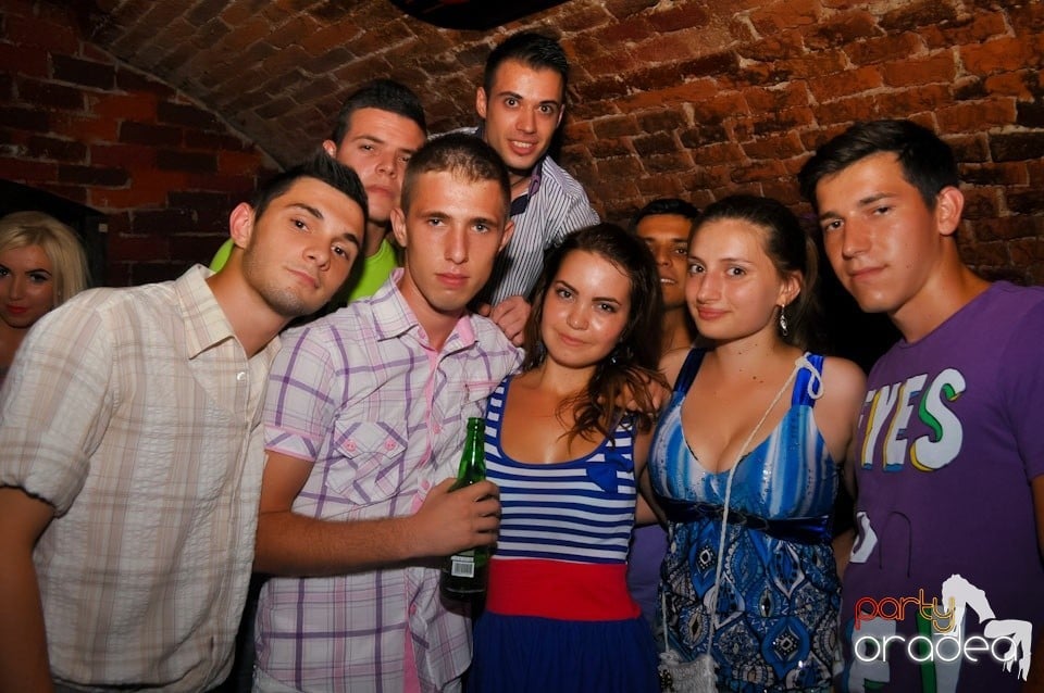 Promo Weekend continuă în Escape, 