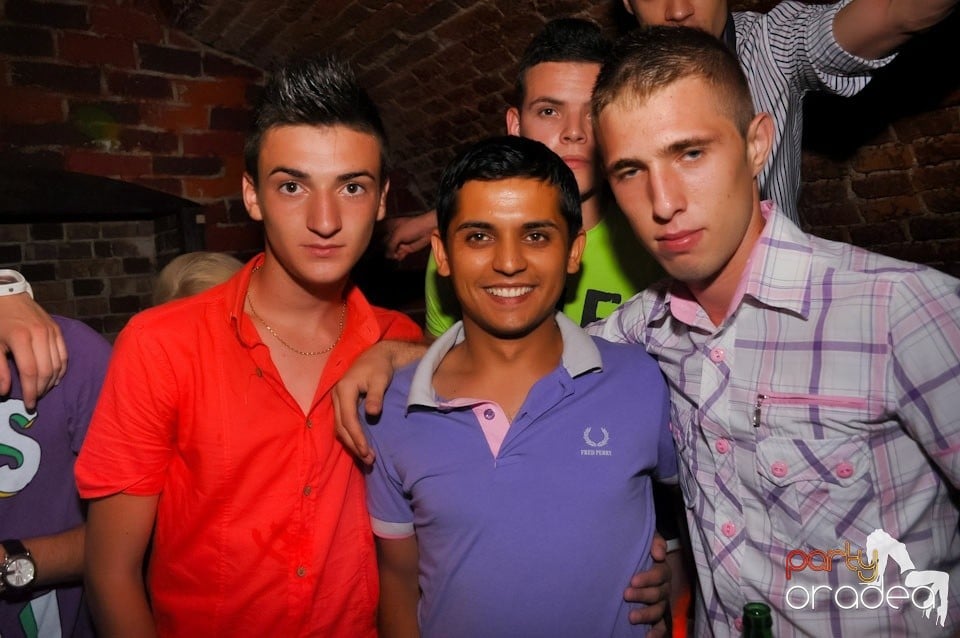 Promo Weekend continuă în Escape, 