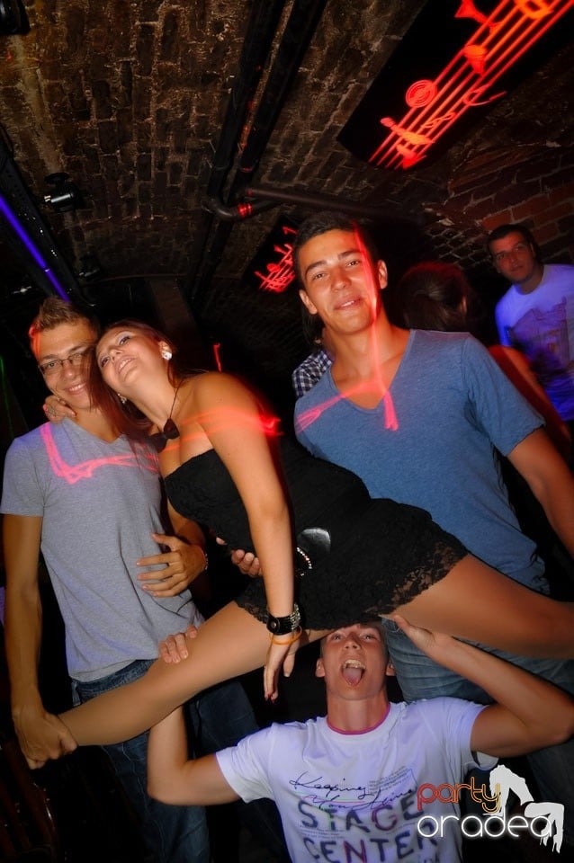 Promo Weekend continuă în Escape, 