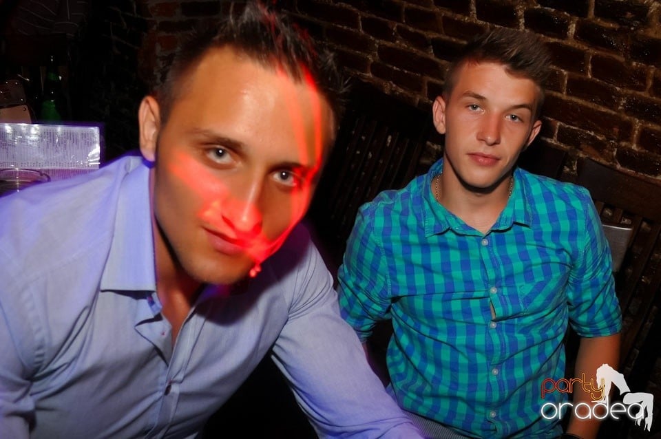 Promo Weekend continuă în Escape, 