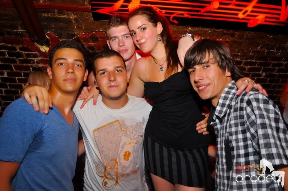 Promo Weekend continuă în Escape, 