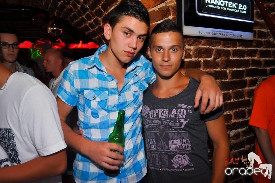 Promo Weekend continuă în Escape, 