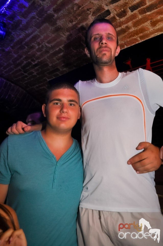 Promo Weekend continuă în Escape, 