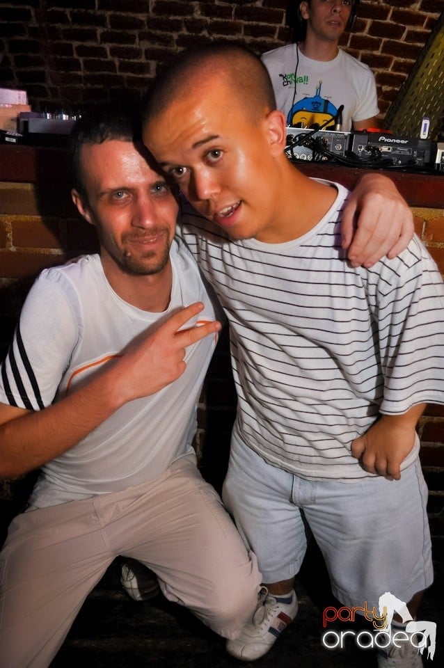 Promo Weekend continuă în Escape, 