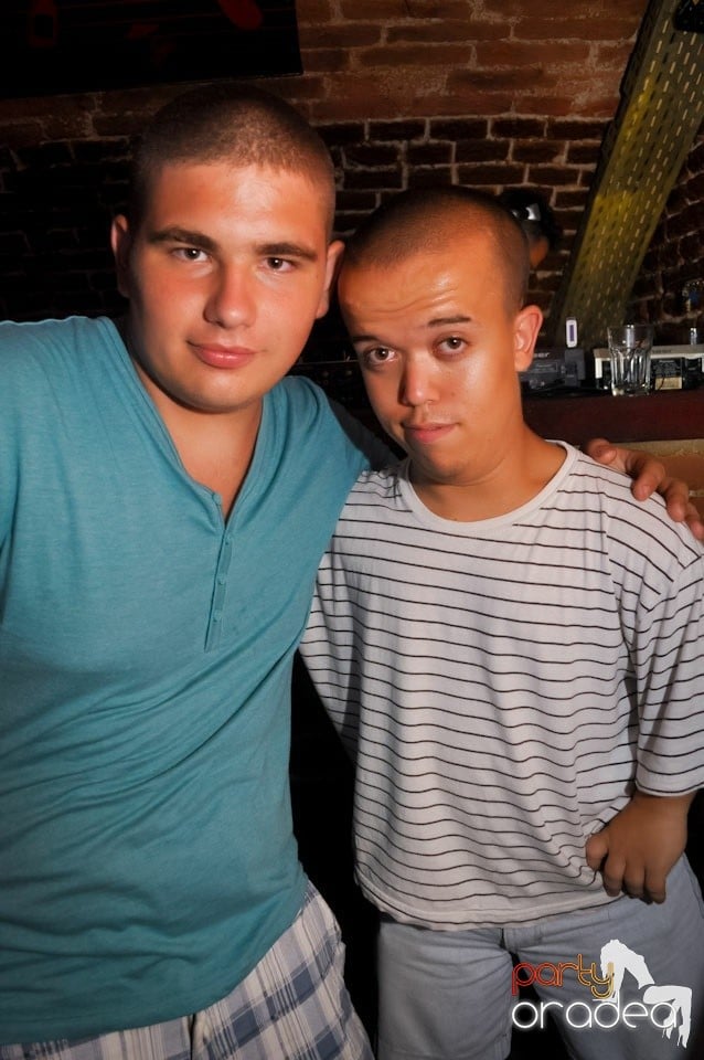 Promo Weekend continuă în Escape, 