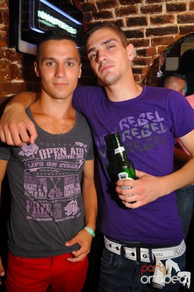 Promo Weekend continuă în Escape, 