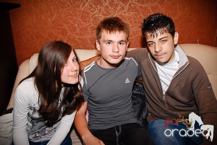 Pyjama Party în Club Seven, 