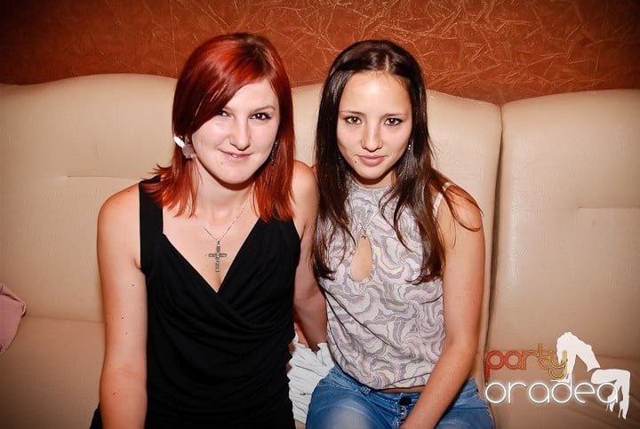 Pyjama Party în Club Seven, 