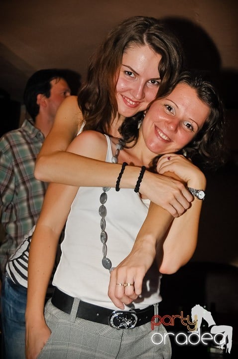 Pyjama Party în Club Seven, 