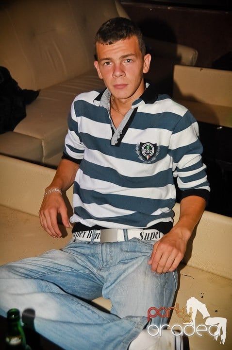 Pyjama Party în Club Seven, 