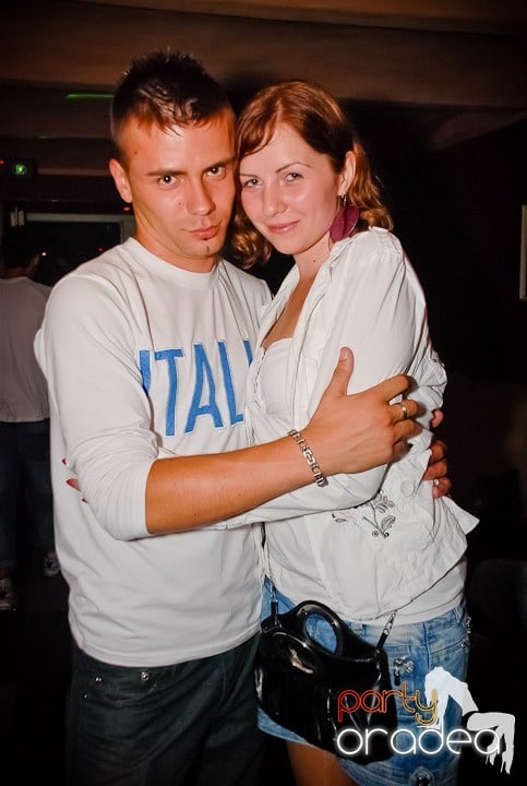 Pyjama Party în Club Seven, 