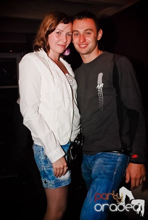 Pyjama Party în Club Seven, 