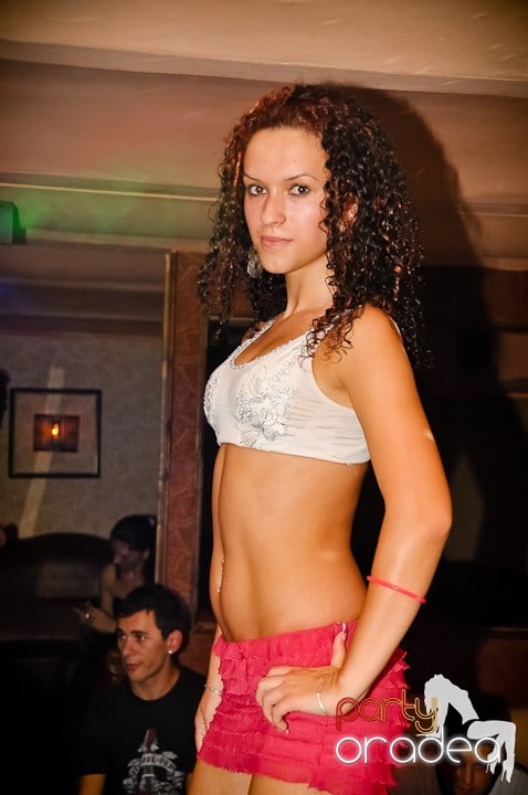 Pyjama Party în Club Seven, 