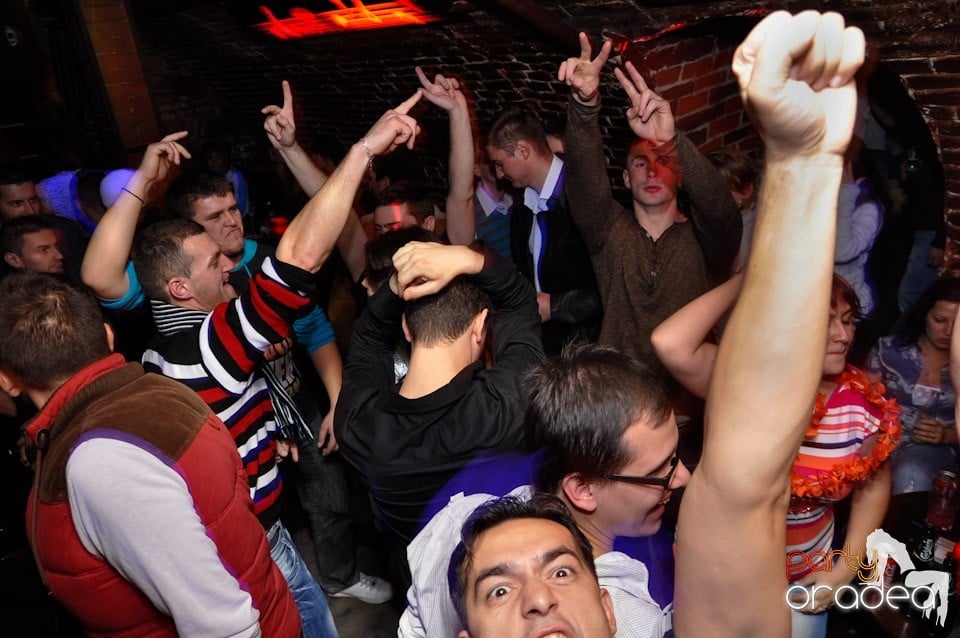 Red Bull Party în Club Escape,