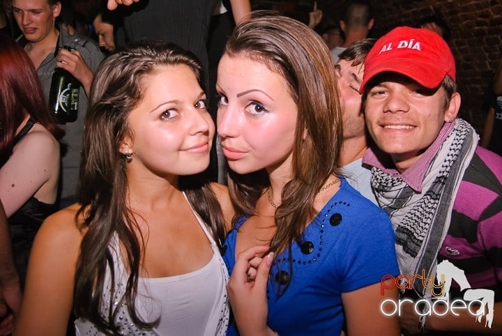 Respiră distracţia în Club Escape,