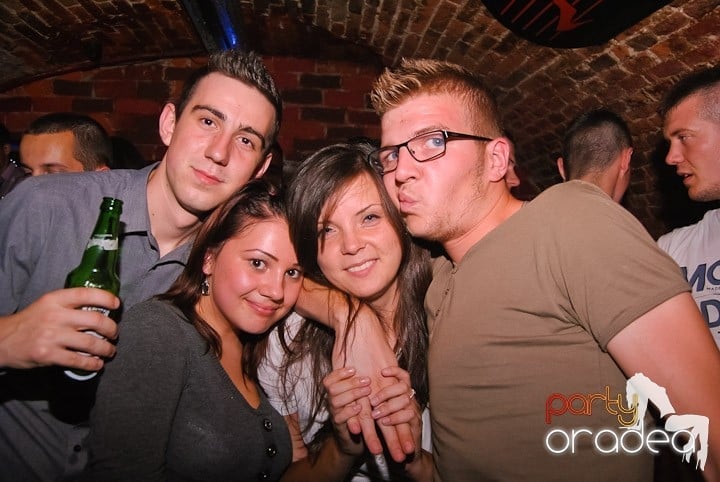 Respiră distracţia în Club Escape,