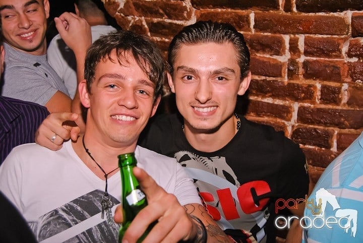 Respiră distracţia în Club Escape,