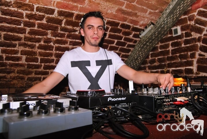 Respiră distracţia în Club Escape, 